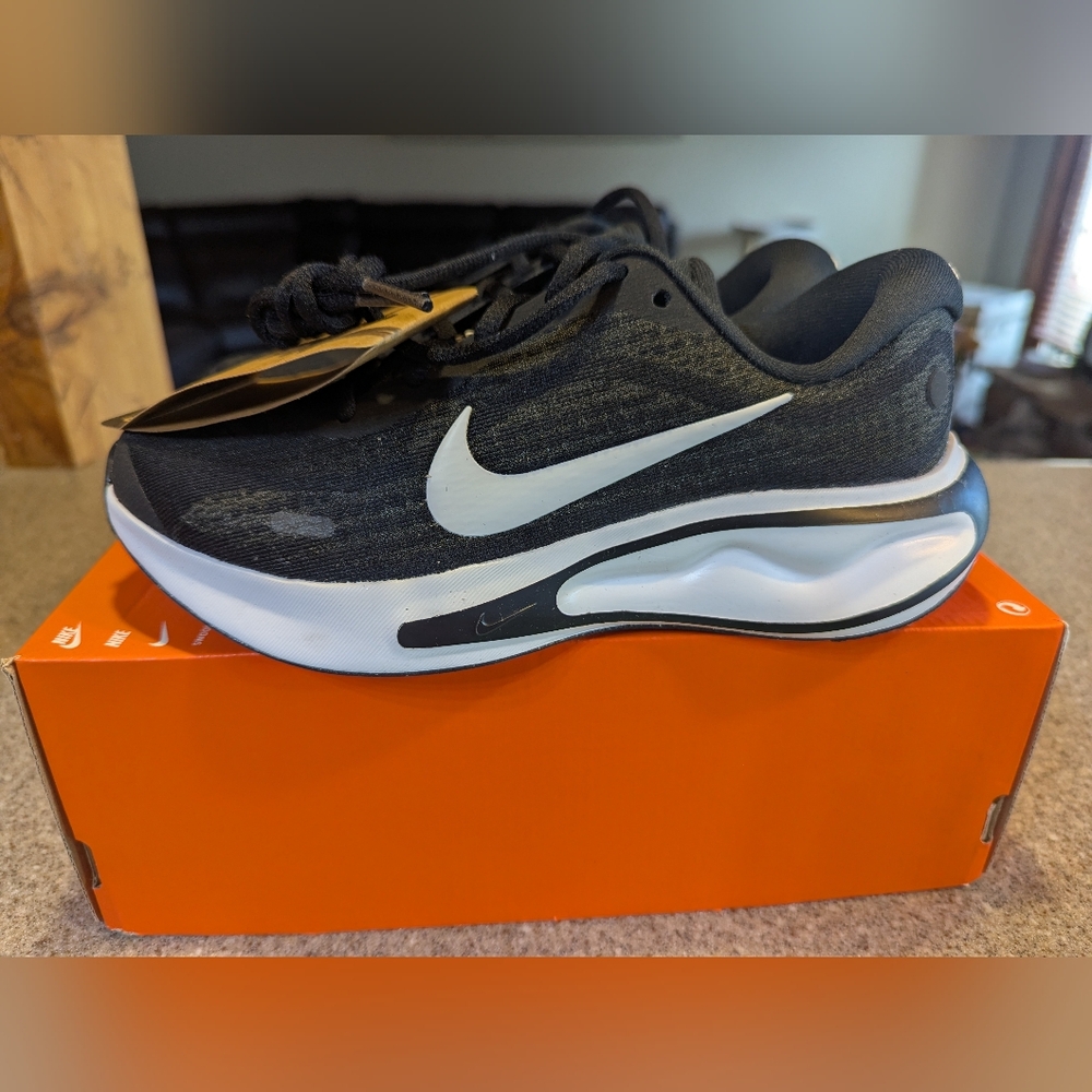 Nike Journey Run Black/White Running Shoes - Lightweight Comfort